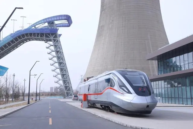 氢能源铰接轻轨车亮相北京首钢园区！(图2)